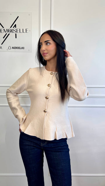 Gilet en maille cintré bouton bijoux