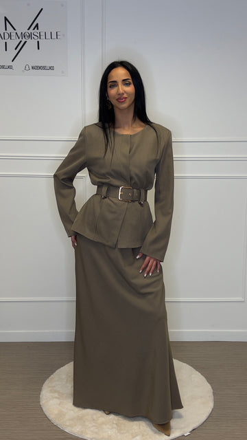 Ensemble tailleurs veste jupe beige