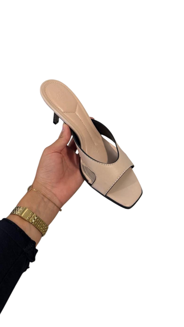 Talon beige ouverte